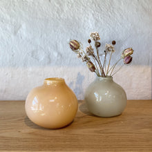 Bird vase, light olive